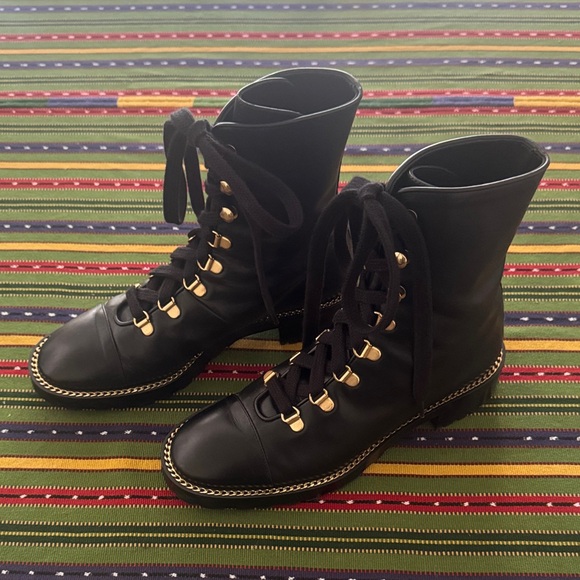 Stuart Weitzman Kolbie Chain Bootie Black Women’s Size 4.5 - Picture 8 of 17